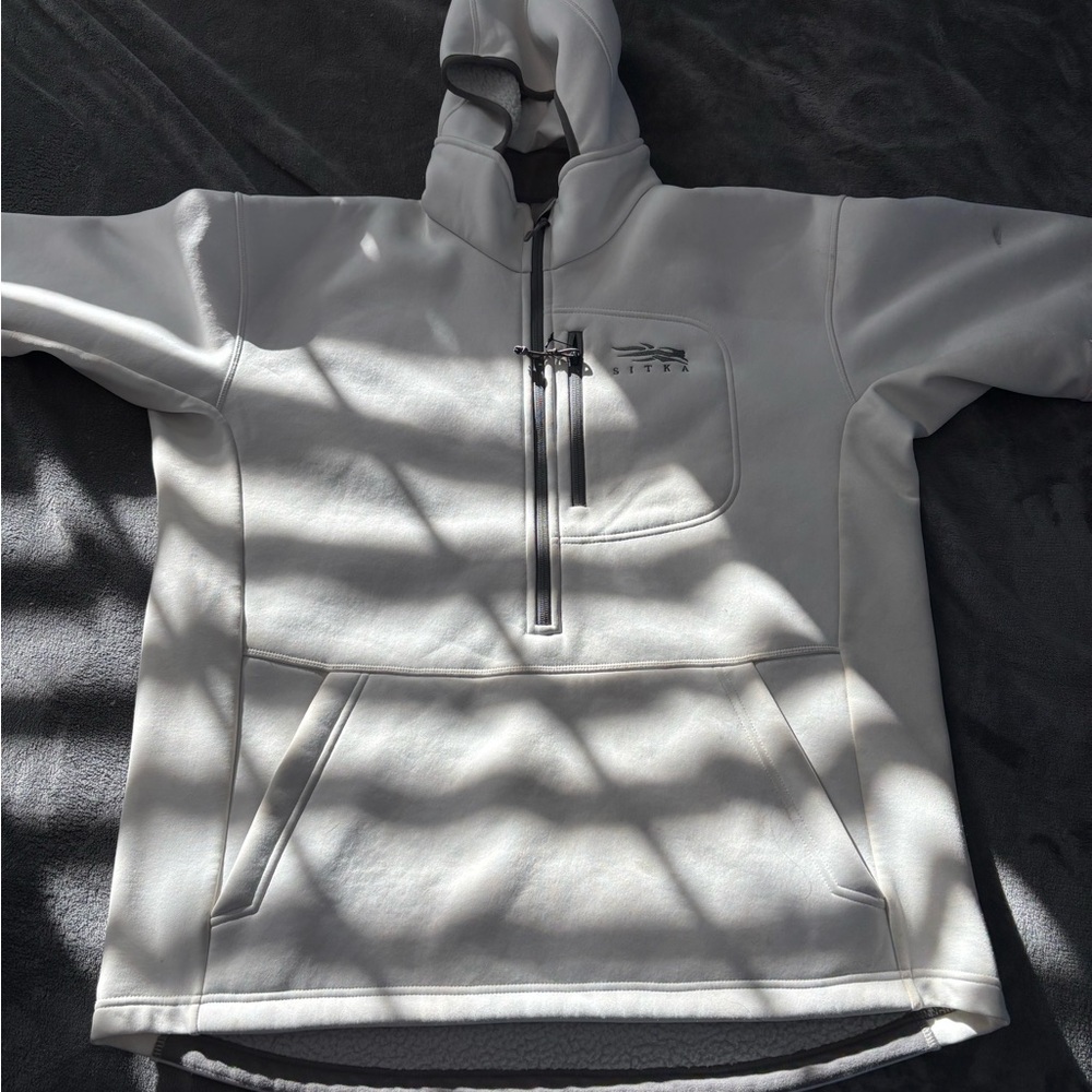 Sitka Gradient Hoodie (white)
